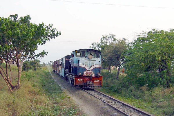 Dhaulpur, ZDM-5, 513, Indian Railways, Indian, Railways, India, Railway, IRFCA, loco, locomotive, engine, trains, train engine