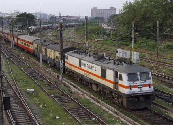 Ghaziabad, WAP-7, 30215, Indian Railways, Indian, Railways, India, Railway, IRFCA, loco, locomotive, engine, trains, train engine