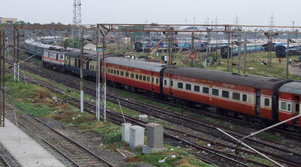 Ghaziabad, WAP-7, 30215, Indian Railways, Indian, Railways, India, Railway, IRFCA, loco, locomotive, engine, trains, train engine