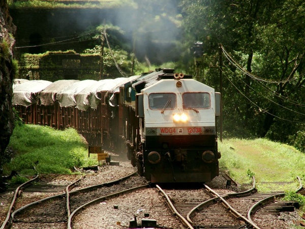 Hubli, WDG-4, 12038, Indian Railways, Indian, Railways, India, Railway, IRFCA, loco, locomotive, engine, trains, train engine