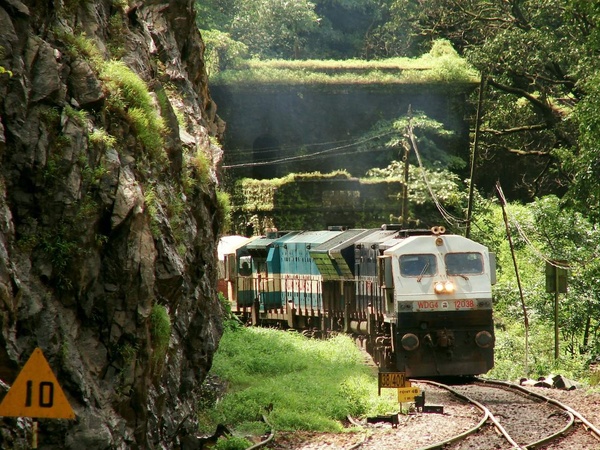 Hubli, WDG-4, 12038, Indian Railways, Indian, Railways, India, Railway, IRFCA, loco, locomotive, engine, trains, train engine
