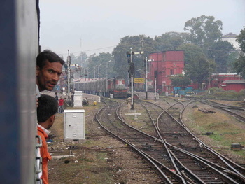 Negotiating the Yard to Pf#3: Seen here is Dehradun-Allahabad Link Exp, which will take me back to Hardwar. 