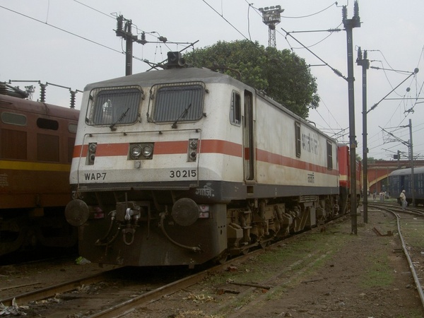 Ghaziabad, WAP-7, 30215, Indian Railways, Indian, Railways, India, Railway, IRFCA, loco, locomotive, engine, trains, train engine