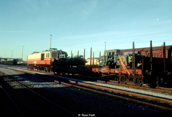 Vishakapatnam, WAG-6A, 26000, Indian Railways, Indian, Railways, India, Railway, IRFCA, loco, locomotive, engine, trains, train engine