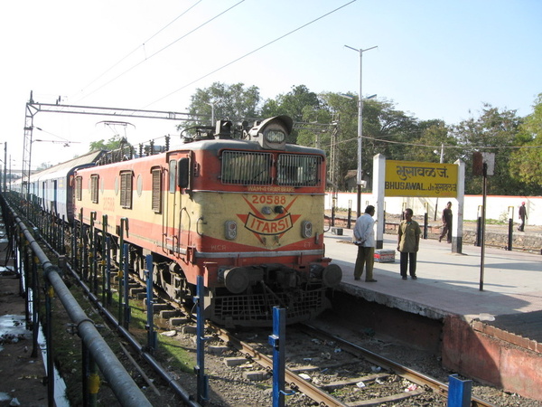 Itarsi, WAM-4, 20588, Indian Railways, Indian, Railways, India, Railway, IRFCA, loco, locomotive, engine, trains, train engine