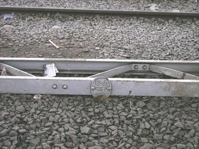 gipr_mast_with_seal_feb03.jpg