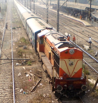Mangla Express going towards NZM at Kopar led by ERS WDM-3A # 14126 (Dhirendra Maurya)