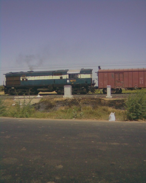 Vatva, WDM-3A, 18728, Indian Railways, Indian, Railways, India, Railway, IRFCA, loco, locomotive, engine, trains, train engine
