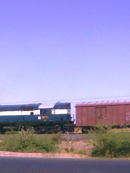 Vatva, WDM-3A, 18728, Indian Railways, Indian, Railways, India, Railway, IRFCA, loco, locomotive, engine, trains, train engine