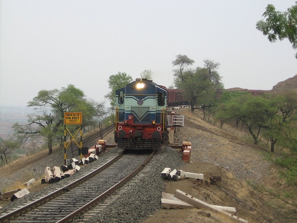 KJM14613E_SHIV_ALE_11june2005.jpg