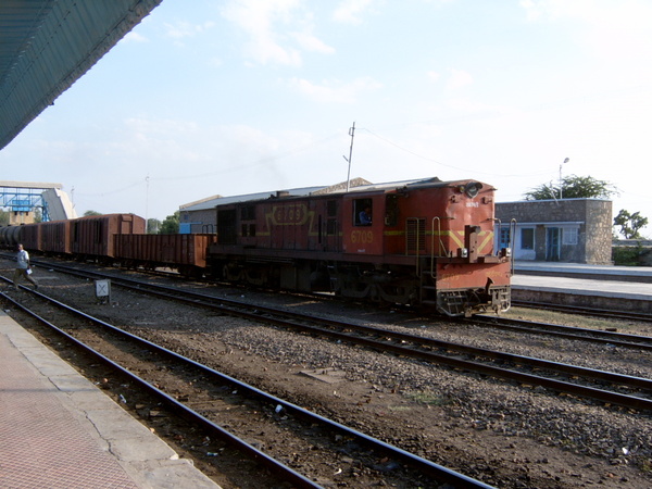 Mhow, YDM-4, 6709, Indian Railways, Indian, Railways, India, Railway, IRFCA, loco, locomotive, engine, trains, train engine