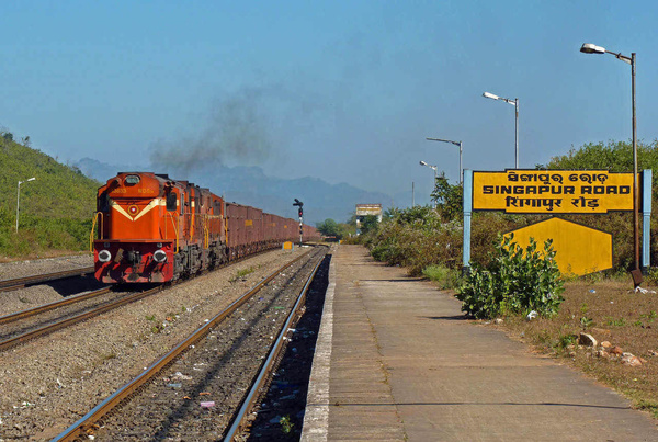 Vishakapatnam, WDG-3A, 13633, Indian Railways, Indian, Railways, India, Railway, IRFCA, loco, locomotive, engine, trains, train engine