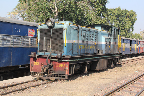 Dhaulpur, ZDM-5, 513, Indian Railways, Indian, Railways, India, Railway, IRFCA, loco, locomotive, engine, trains, train engine