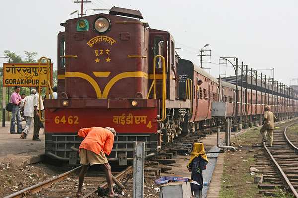 Izzatnagar, YDM-4, 6462, Indian Railways, Indian, Railways, India, Railway, IRFCA, loco, locomotive, engine, trains, train engine