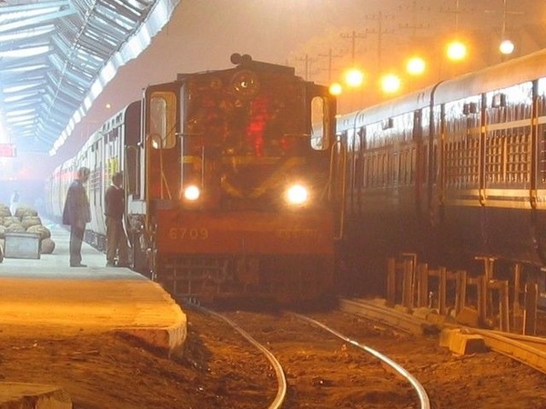 Mhow, YDM-4, 6709, Indian Railways, Indian, Railways, India, Railway, IRFCA, loco, locomotive, engine, trains, train engine