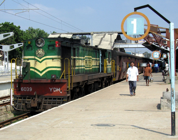 Golden Rock, YDM-4, 6039, Indian Railways, Indian, Railways, India, Railway, IRFCA, loco, locomotive, engine, trains, train engine