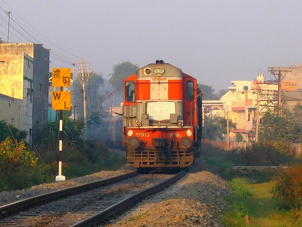 Shakurbasti, WDM-2, 17913, Indian Railways, Indian, Railways, India, Railway, IRFCA, loco, locomotive, engine, trains, train engine