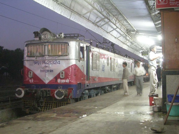 Vadodara, WAM-4, 21324, Indian Railways, Indian, Railways, India, Railway, IRFCA, loco, locomotive, engine, trains, train engine