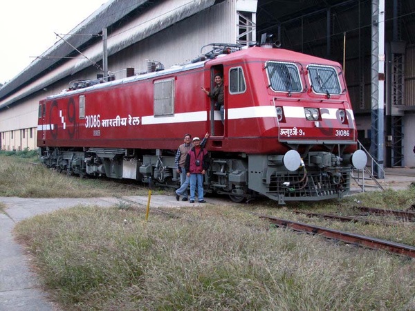 Gomoh, WAG-9, 31086, Indian Railways, Indian, Railways, India, Railway, IRFCA, loco, locomotive, engine, trains, train engine