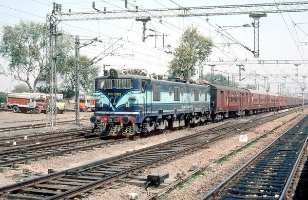 Vadodara, WAM-4, 21324, Indian Railways, Indian, Railways, India, Railway, IRFCA, loco, locomotive, engine, trains, train engine