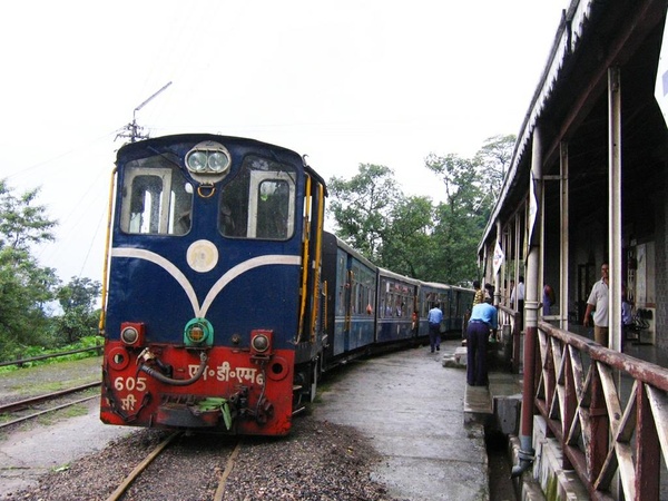 Tindharia (Siliguri), NDM-6, 605, Indian Railways, Indian, Railways, India, Railway, IRFCA, loco, locomotive, engine, trains, train engine