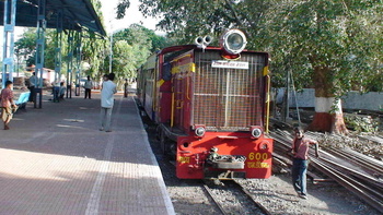 Photo of a NDM6 600 taken at Neral station too.
Arzan Kotval