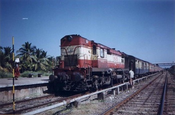 Rajdhani_Express_at_Madgaon_Goa_Photo_By_Saurabh_Jha.jpg