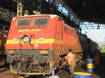 Bhusaval WAP4# 22267 takes rest at Igatpuri Loco Shed after bringing the Lucknow CST Pushpak Express before time at Igatpuri. Ha