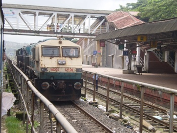 WDG-4 # 12100 at Ratnagiri station (Dhirendra Maurya)