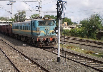 ED WAG-7 # 27751 with BOXN wagons at KNW outer (Dhirendra Maurya)