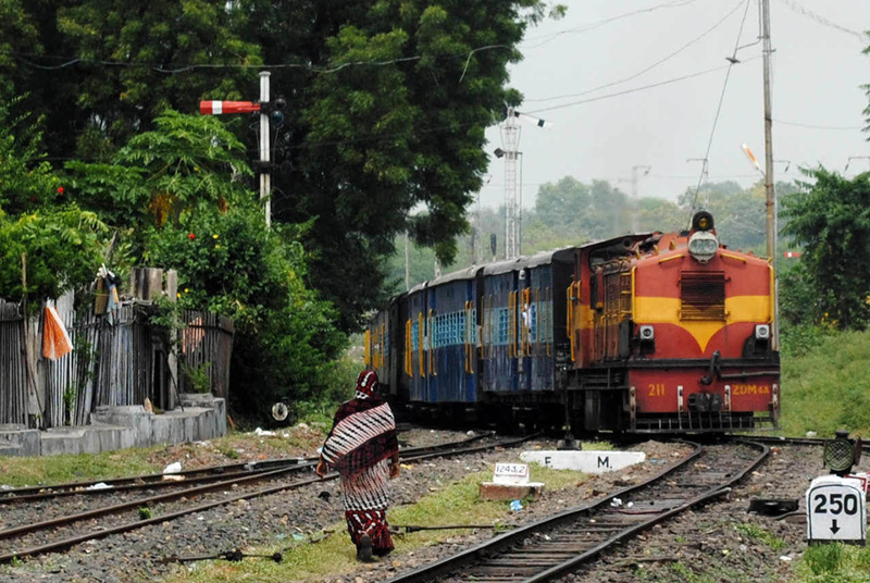 001b-ZDM4a-211-brings-Chindwara-Nagpur-Passenger