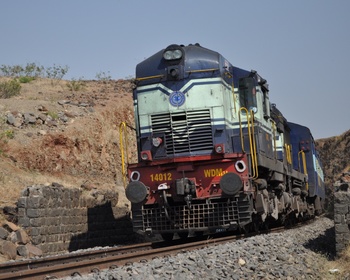 KJM WDM3A 14012 hauling Yesvantpur Ajmer Garib Nawaz Express towards Pune. Location near Shindawane (Sagar Badukale)