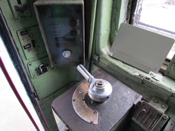 Handle to apply and realese brake in motorman cabin of DC rake
