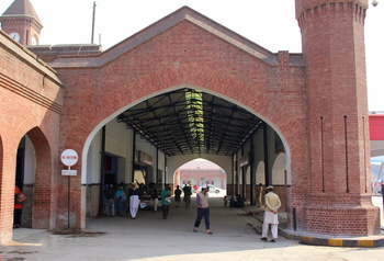 Main entry porach, Lahore Station