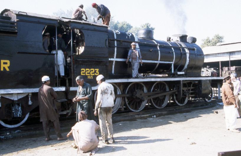 Kotri Jn locomotive depot, with the locomotive of the special train