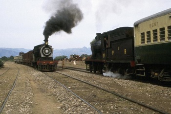 Trains crossing in Haranpu