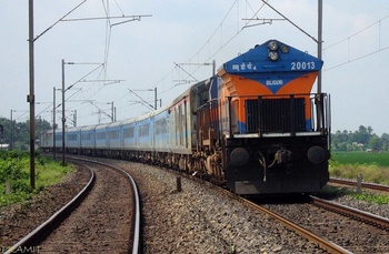 WDP-4 #20013 rushing towards HWH with 12042 NJP Shatabdi Express... (Pramit Mitra)