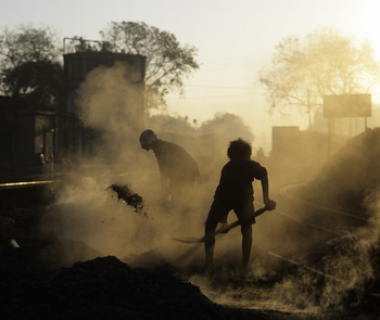 Young boy shovelling ash, Ranapratapnagar, Udaipur