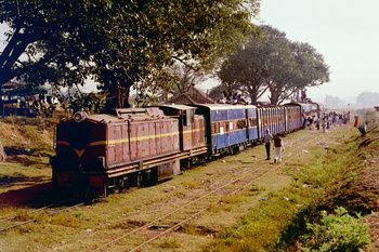 Nagjua - train in station en route to Lohardaga