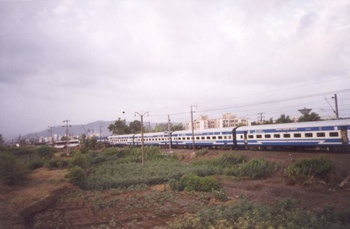 Contrasted_in_Blue_and_Cream_Livery_the_Jan_Shatabdi_passes_through_Panvel_New_Bombay_around_0630_AM_on_its_way_to_Madgaon_Photo