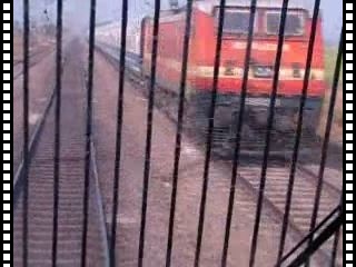 crossing trains flashed by.wmv