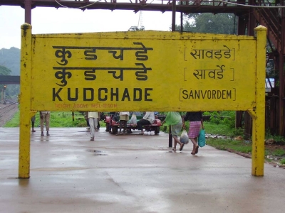Kudchade / Sanvordem station sign board