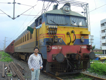 Anamitra in front of WCAG1 and LPs showing green flag from both cabs