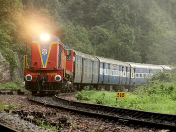 Rain, Mist and Diesels - A trek in the Braganza Ghats