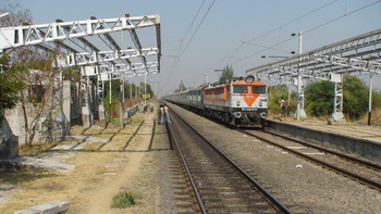 2926 Amritsar BDTS Paschim Express with a BL WCAM2P# 21878 gracing it's colourful presence to Umroli station.