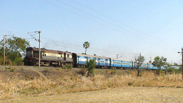 2653 Kochuveli Chandigarh Kerala Sampark Kranti Express hauled by Erode WDM3A# 14075 passes through Saphale outer at 100kph.