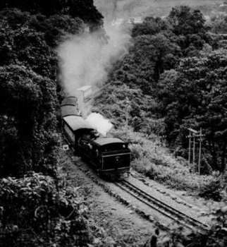 NMR_train_near_coonoor_outer_heading_towards_CNR_station.jpg