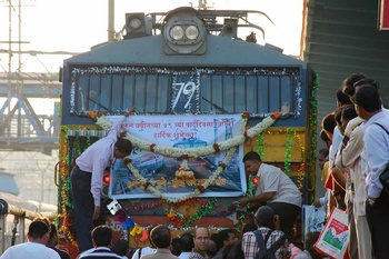 003_The Loco is all decked up