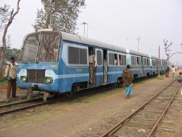 katwa_newrailbus_samit.jpg