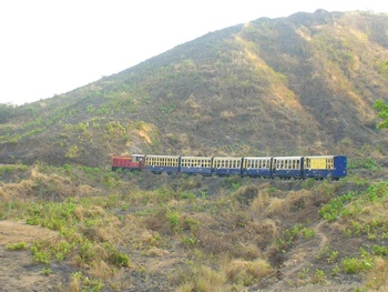 Chuk Chuk Gaadi going up the hill.
The Neral Matheran Toy Train making it’s way towards Matheran station.
 (Arzan Kotval)